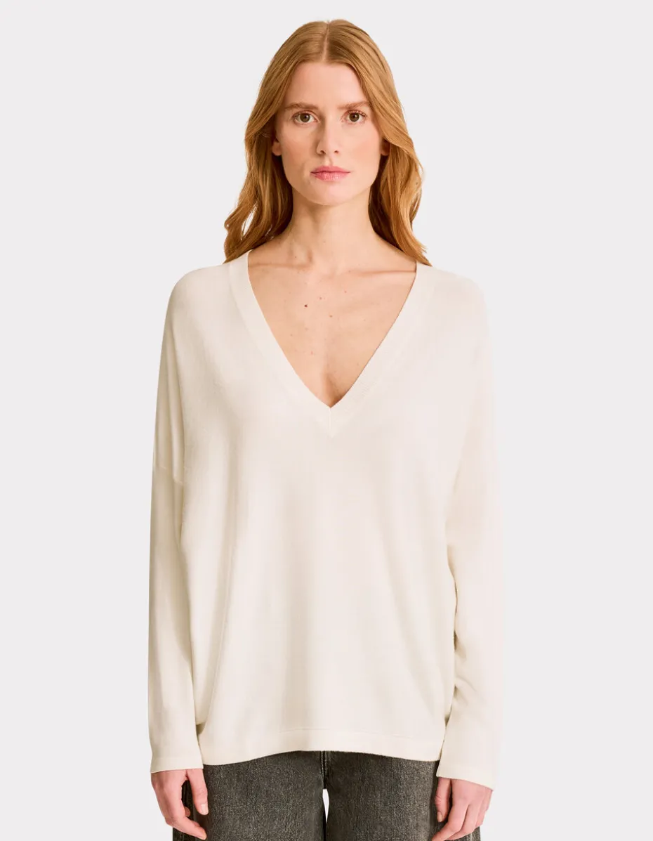 Losse trui met V-hals van Ecovero viscose - ecru