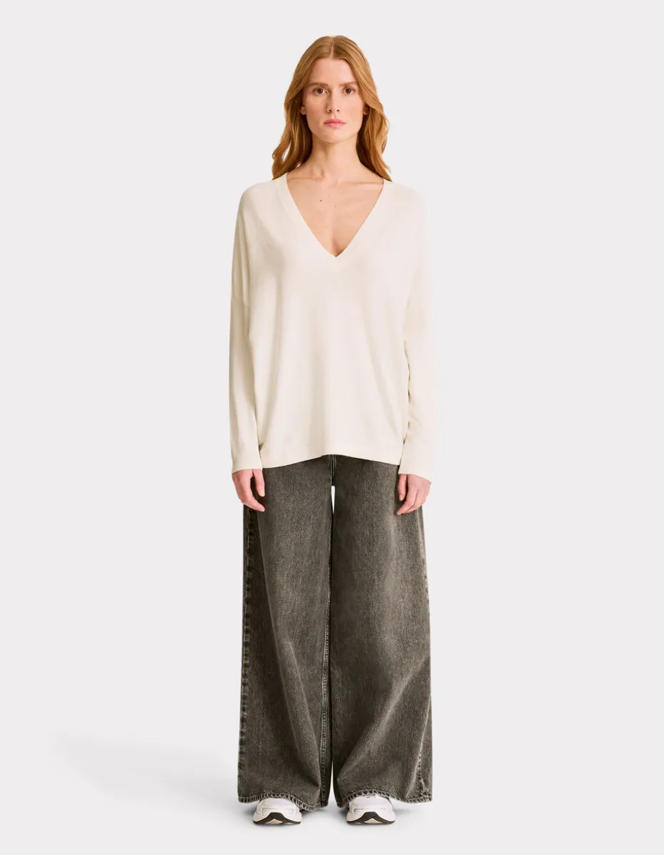 Losse trui met V-hals van Ecovero viscose - ecru