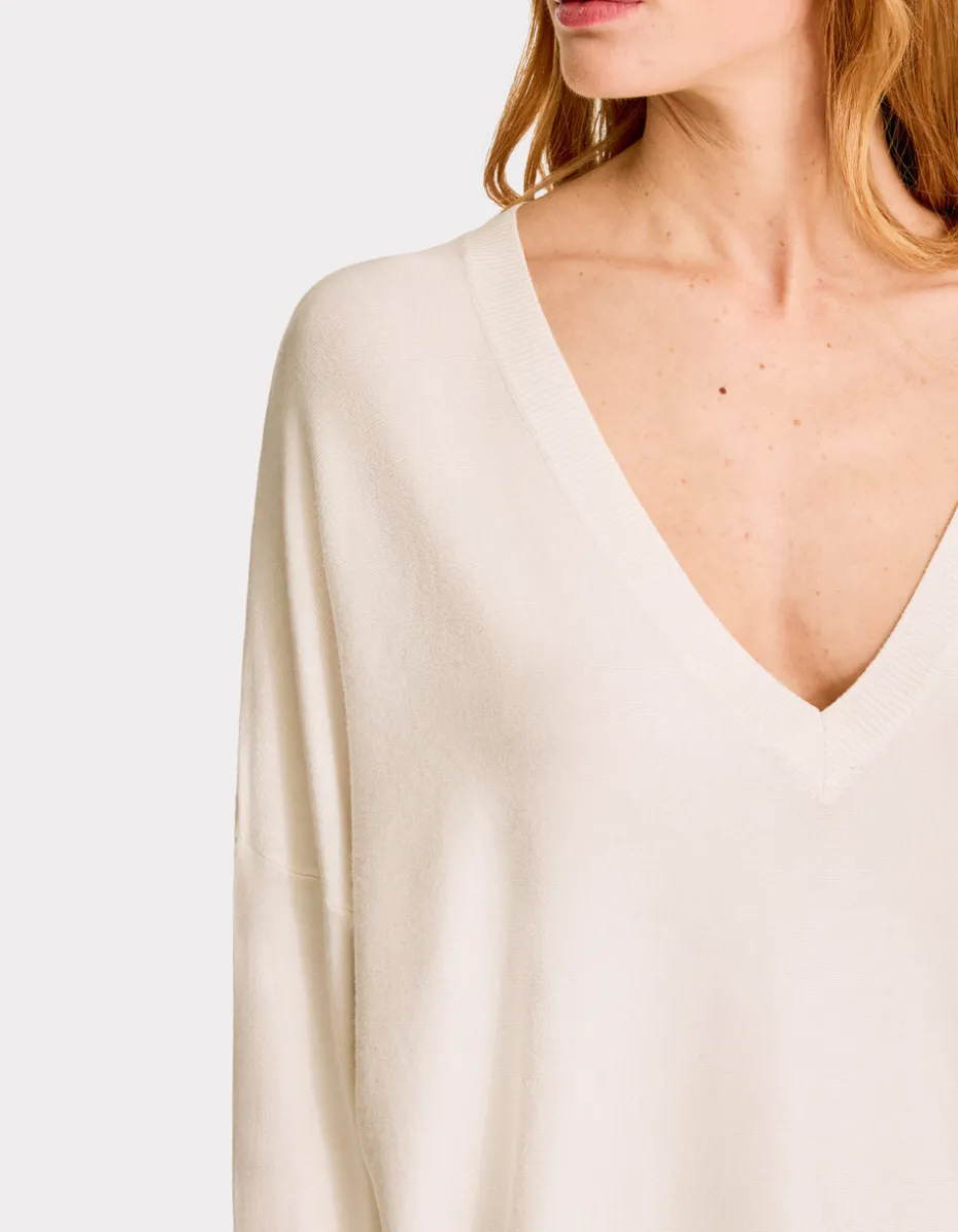 Losse trui met V-hals van Ecovero viscose - ecru