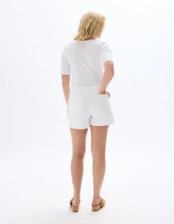 Witte short met decoratieve knopen - eenvoudig